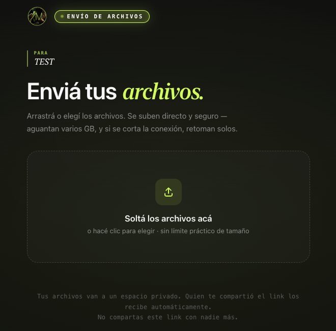 Portal de subida branded — Envío de archivos con emblema AM y dropzone